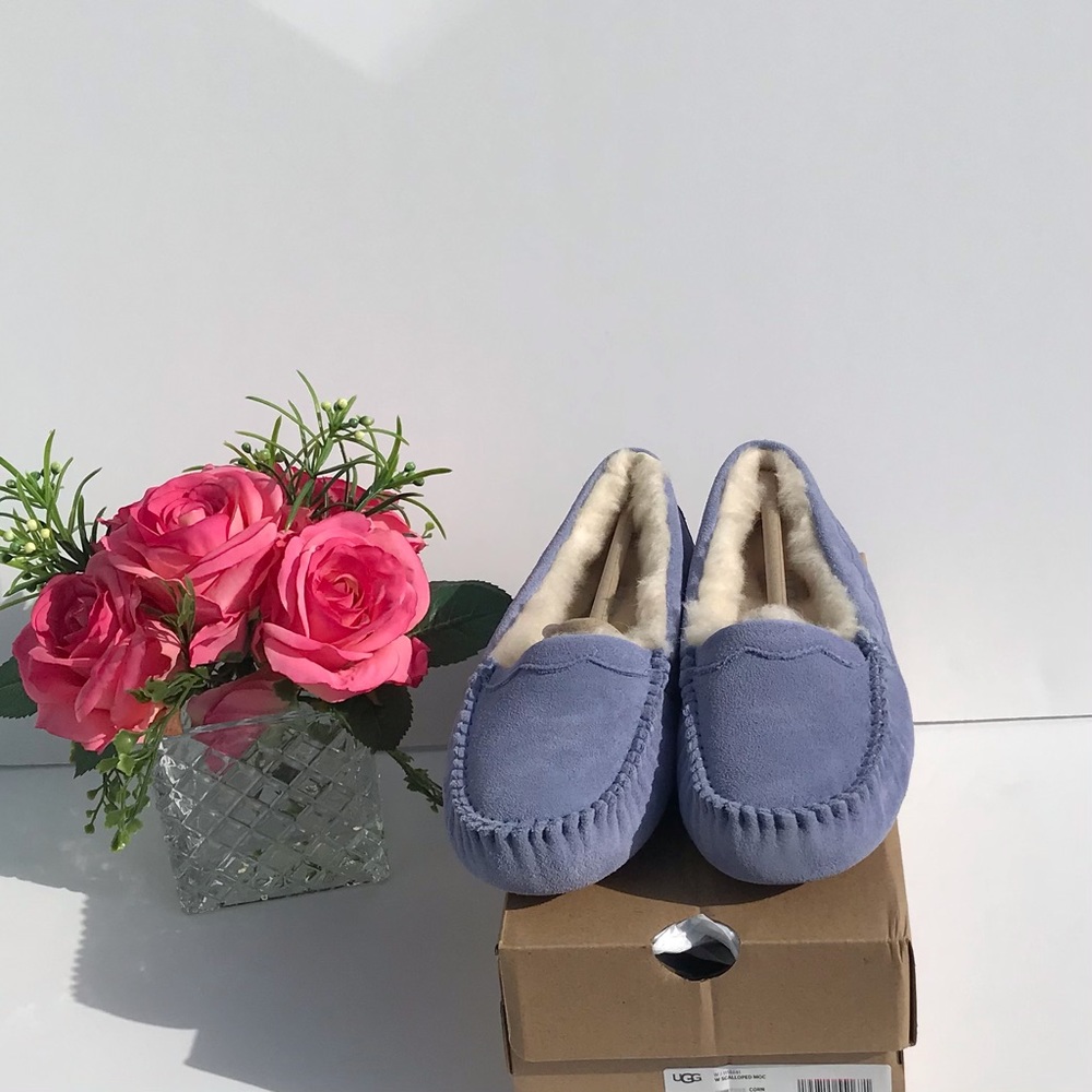 UGG Scalloped Moc - Picture 2 of 7